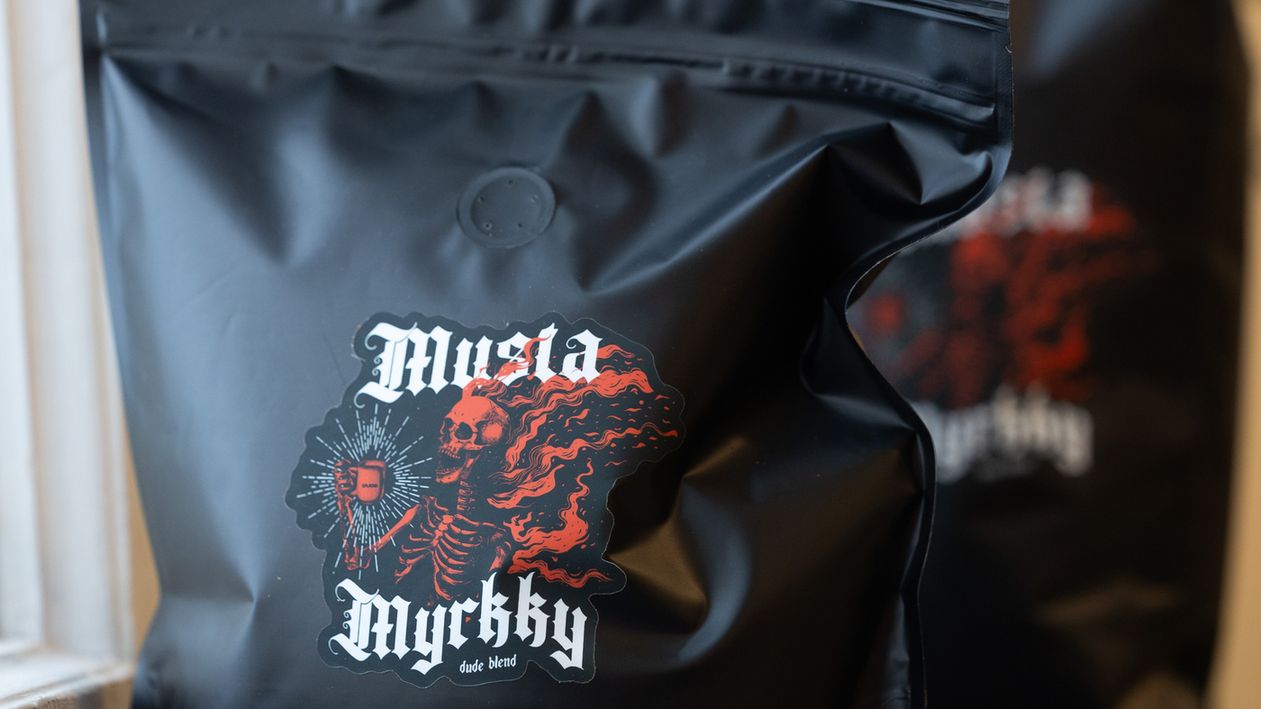 Duden Musta Myrkky -kahvipakkaus